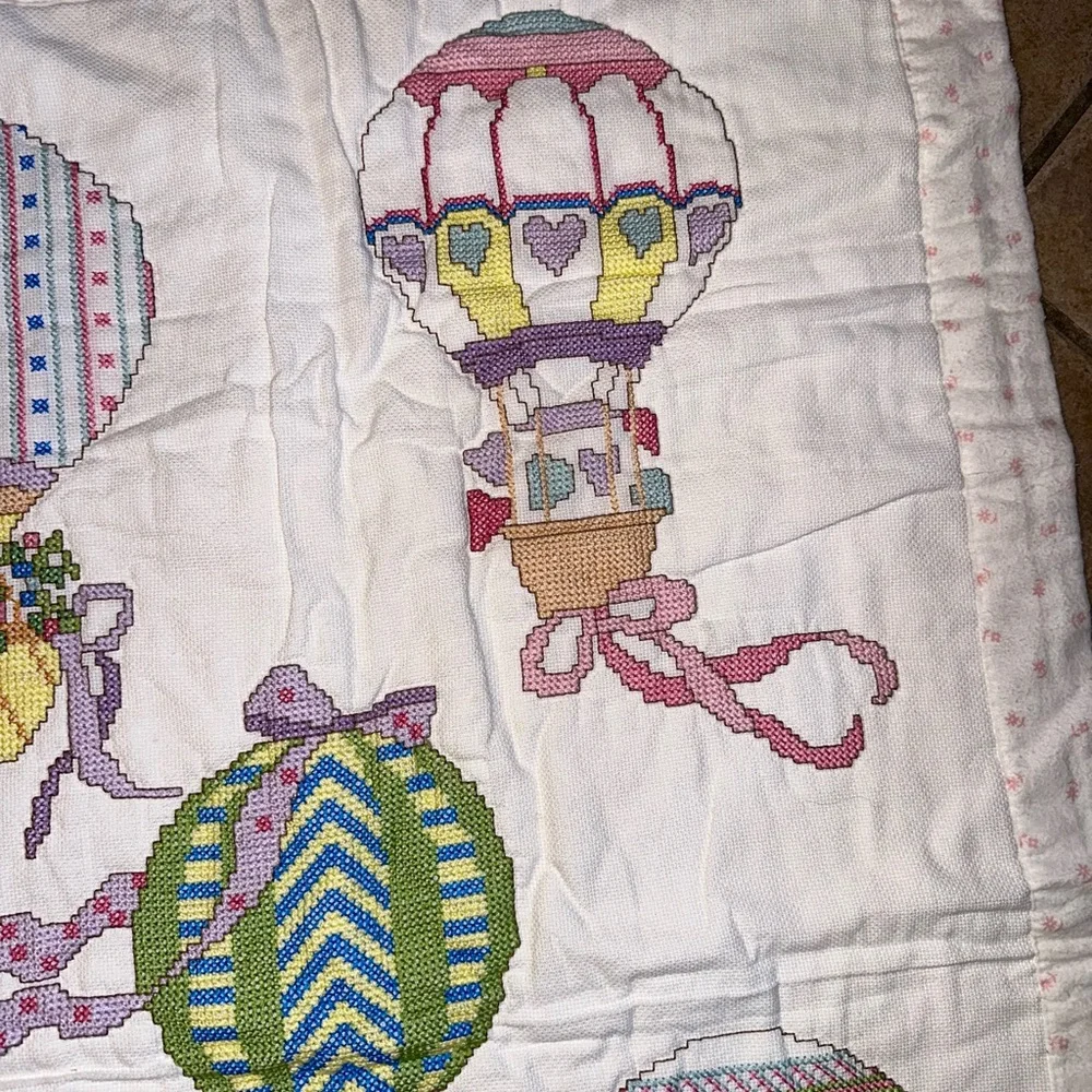 Hot air balloon baby blanket. There are 5 different hot air balloons - beautiful